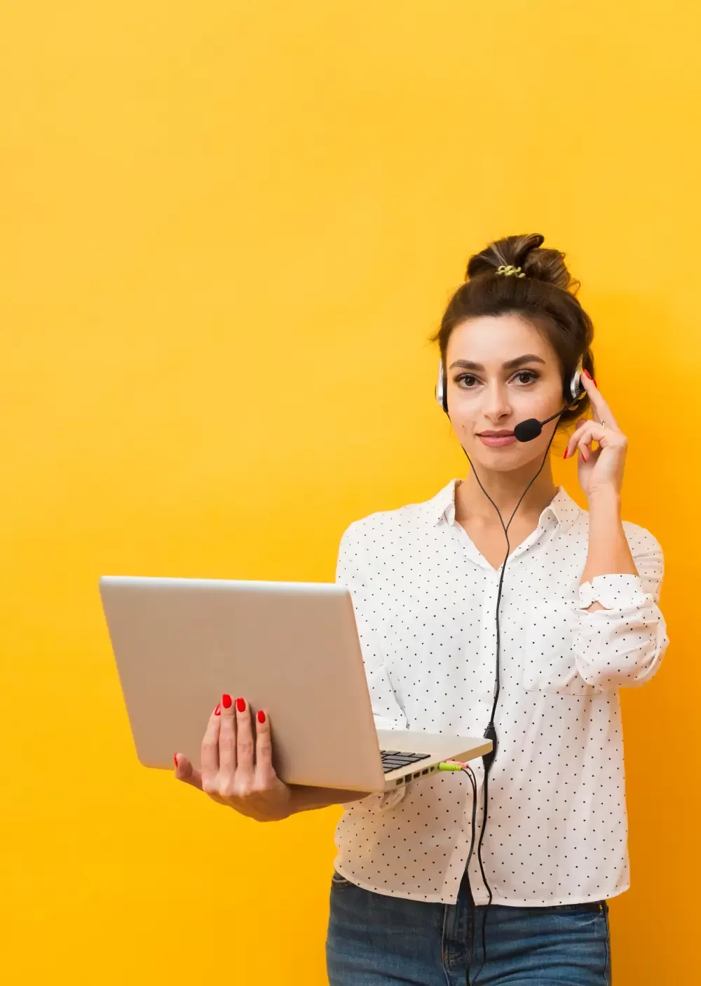 Ελληνίδα σύμβουλος σε video-call βοηθά σε επείγον θέμα WordPress